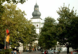 K�lner Strasse mit Sauerl�nder Dom